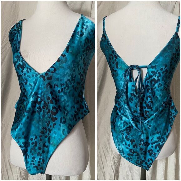 BooHoo, Teal Leopard Print, Deep V-Neck, One Piece Swimsuit, US Size 12, NEW - Picture 6 of 16